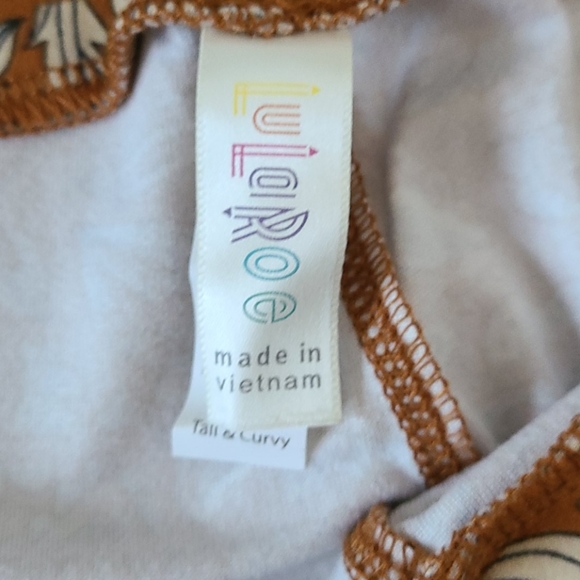 Lularoe legging Tall and Curvy - Picture 3 of 3